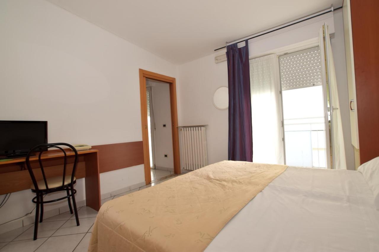 Hotel Villa Del Parco Rimini Eksteriør billede